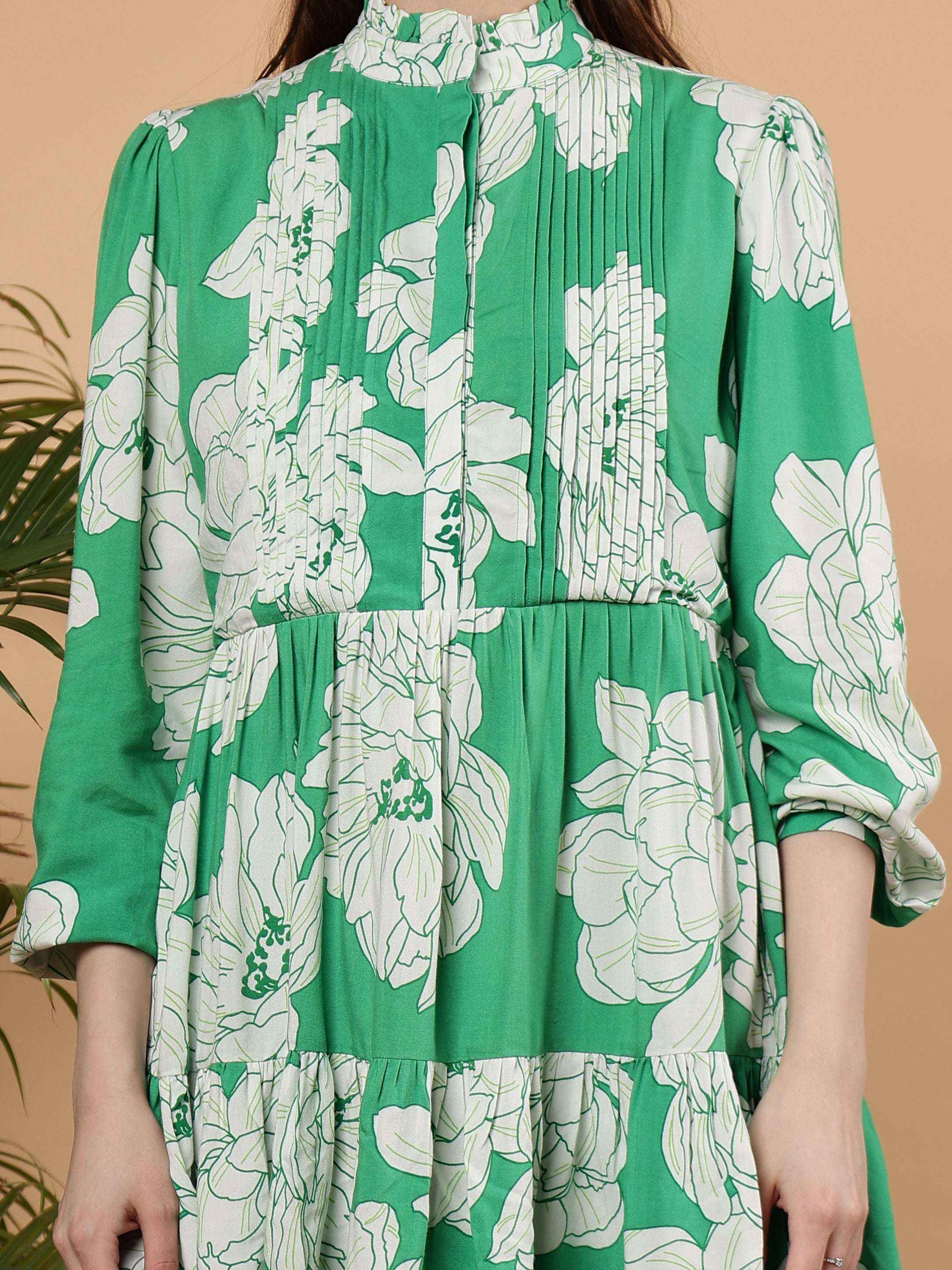Emerald Daisy Viscose Floral Dress - Full Sleeve Above Knee