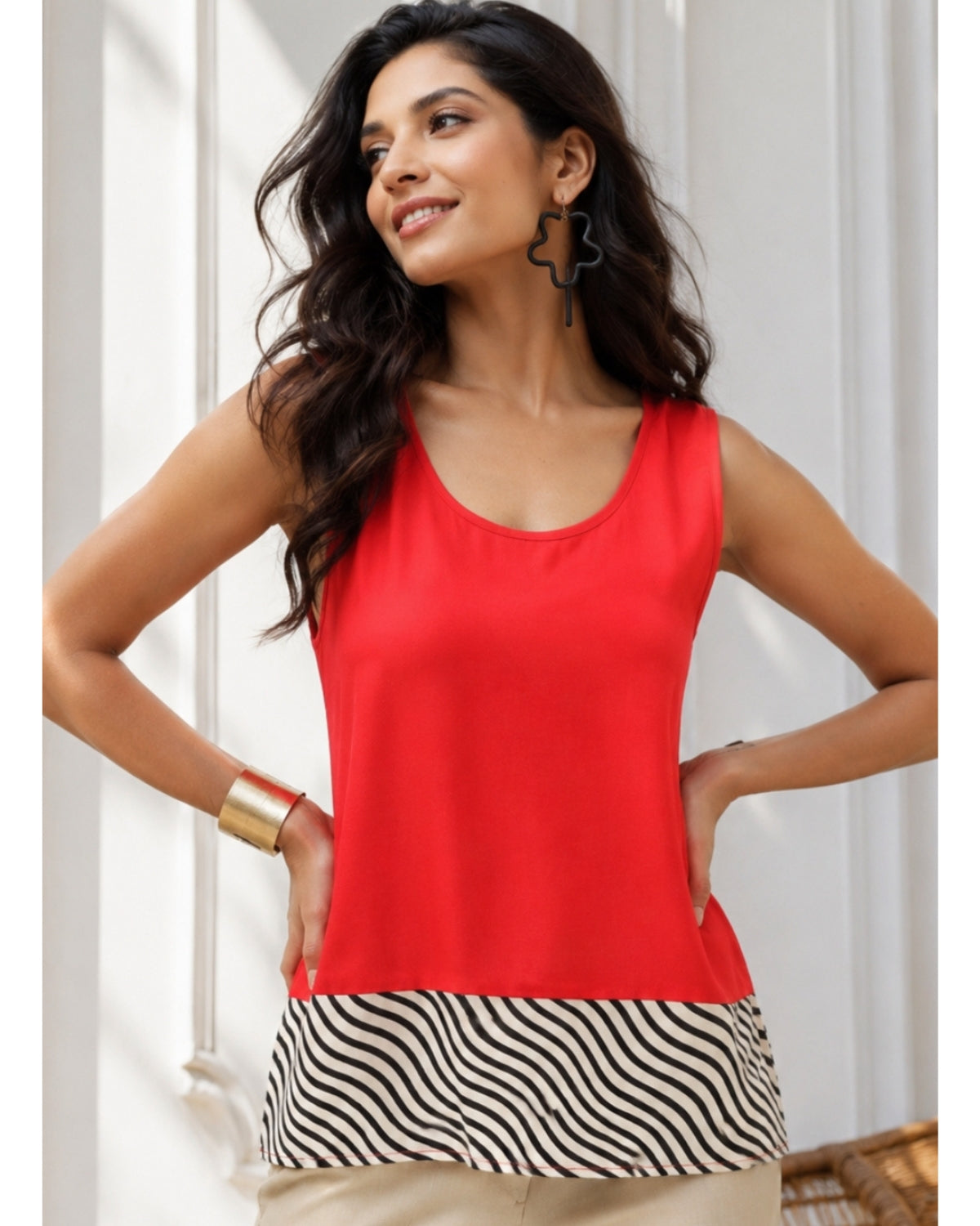 Color Block Wave-Hem Sleeveless Top