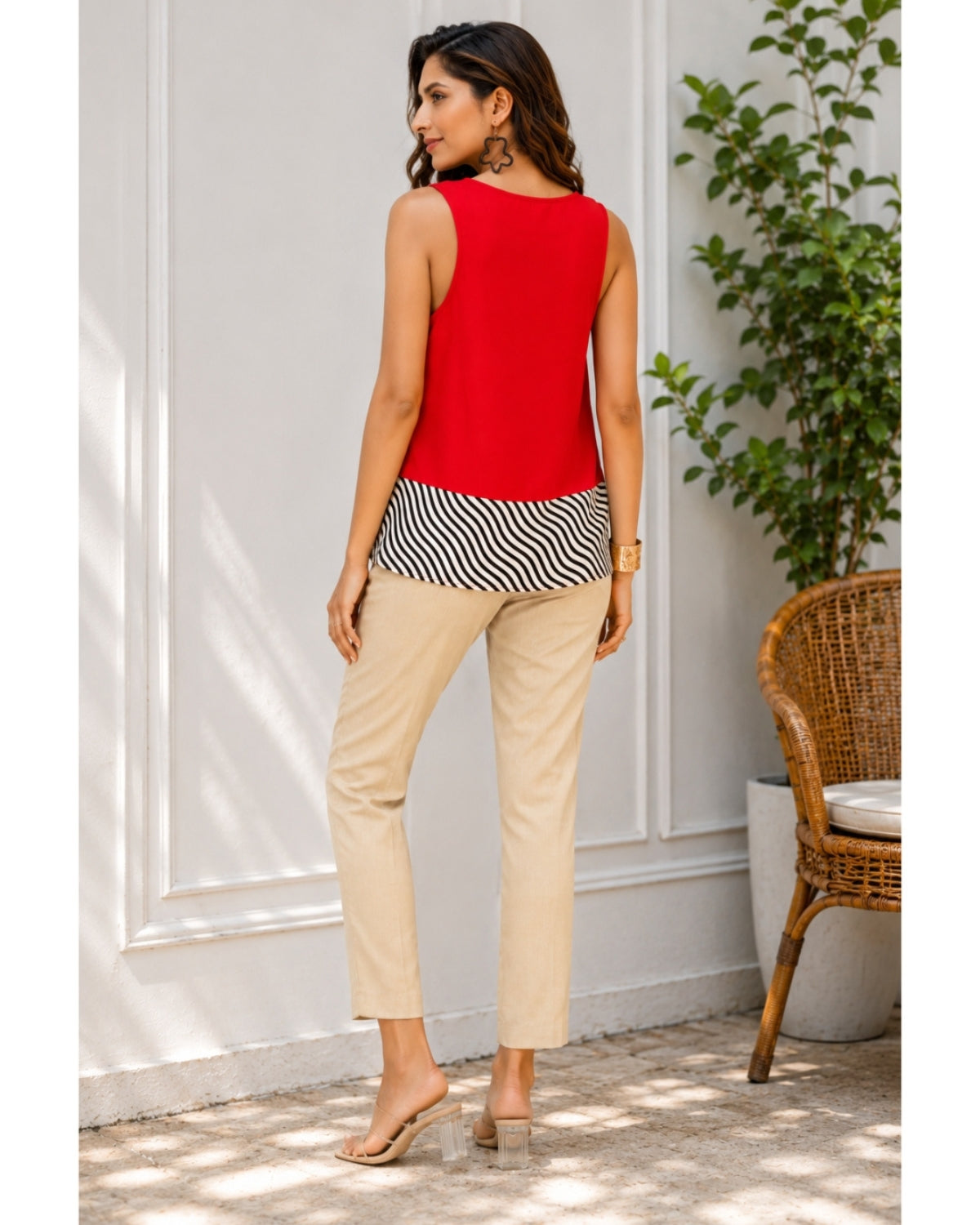 Color Block Wave-Hem Sleeveless Top